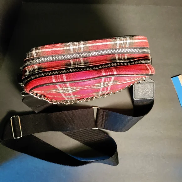 A RED PLAID PURSE⭐ - Picture 10 of 10